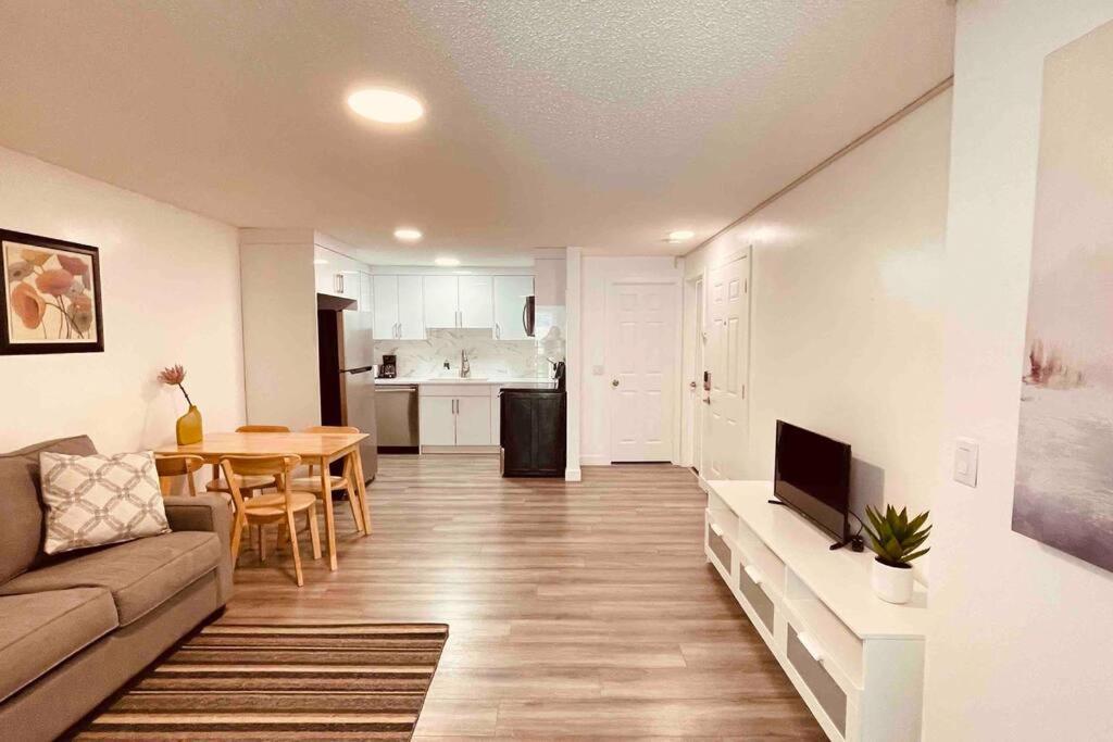 Unit #201 Cozy Mountain View 1Br In Dt Apartment Канмор Екстериор снимка