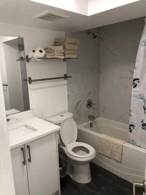 Unit #201 Cozy Mountain View 1Br In Dt Apartment Канмор Екстериор снимка