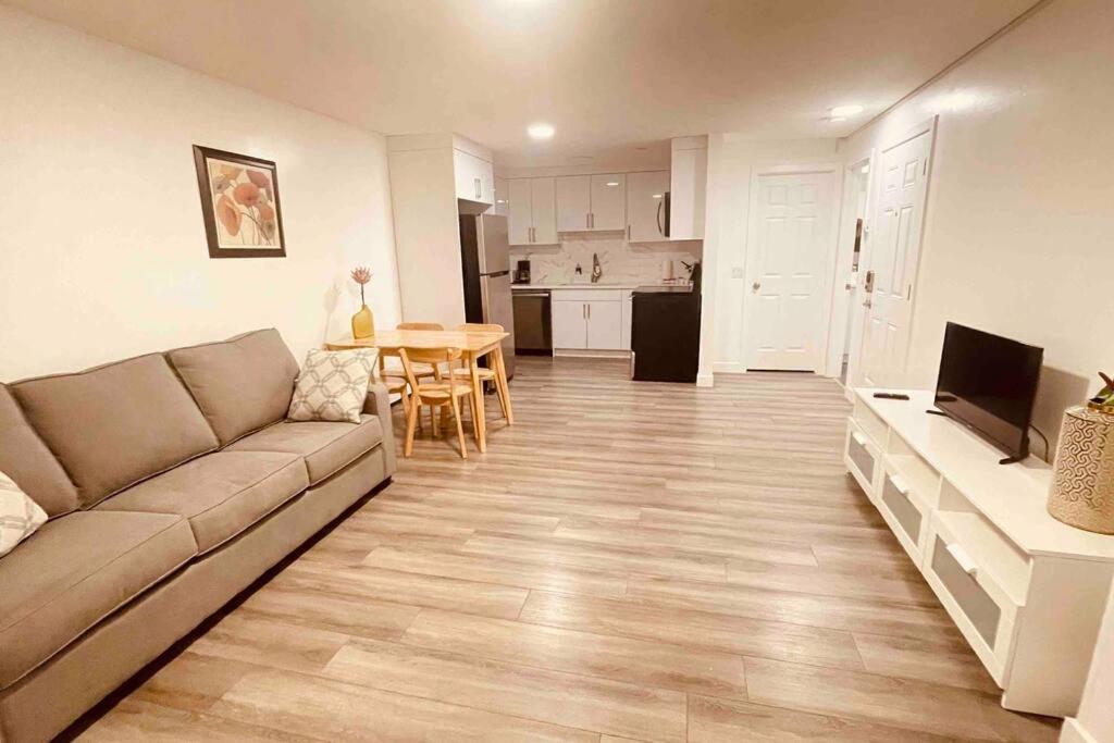 Unit #201 Cozy Mountain View 1Br In Dt Apartment Канмор Екстериор снимка