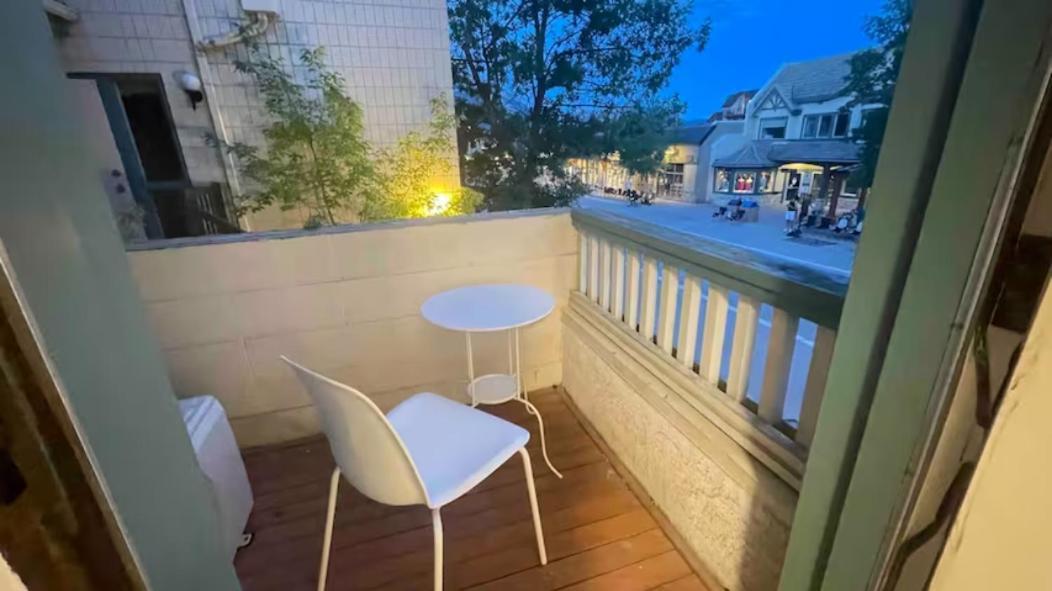 Unit #201 Cozy Mountain View 1Br In Dt Apartment Канмор Екстериор снимка