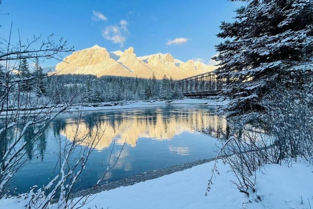 Unit #201 Cozy Mountain View 1Br In Dt Apartment Канмор Екстериор снимка